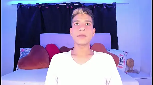 Snapshot of Ethan_Boyy chatting on February 26, 2025, 12:16 am Ethan Boyy online show from February 26, 2025, 12:16 am