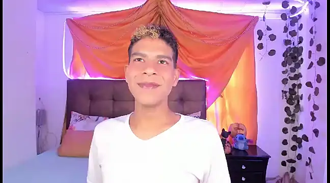 Snapshot of Ethan_Boyy chatting on March 6, 2025, 5:43 pm Ethan Boyy online show from March 6, 2025, 5:43 pm