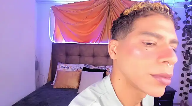Snapshot of Ethan_Boyy chatting on March 10, 2025, 6:23 pm Ethan Boyy online show from March 10, 2025, 6:23 pm