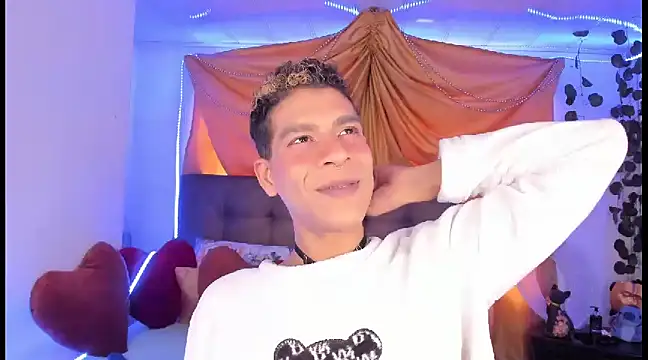 Snapshot of Ethan_Boyy chatting on March 18, 2025, 8:15 pm Ethan Boyy online show from March 18, 2025, 8:15 pm
