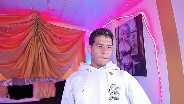 Snapshot of Ethan_Boyy chatting on October 6, 2025, 10:18 pm Ethan Boyy online show from October 6, 2025, 10:18 pm