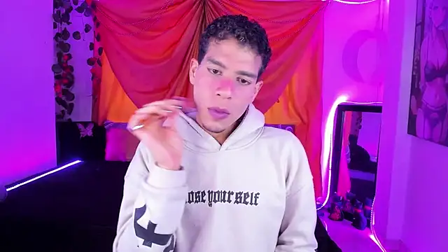 Snapshot of Ethan_Boyy chatting on October 15, 2025, 9:04 pm Ethan Boyy online show from October 15, 2025, 9:04 pm