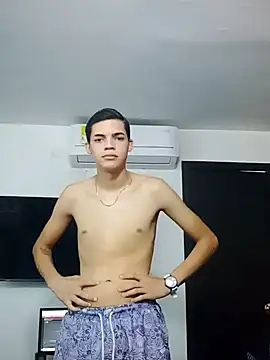 Latinos 2001 online show from January 25, 2025, 3:09 pm