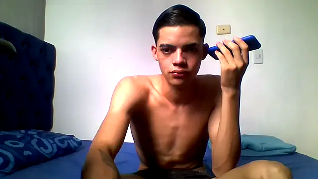 Latinos 2001 online show from June 1, 2026, 4:09 pm