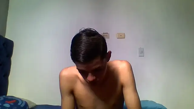 Latinos 2001 online show from June 6, 2026, 2:55 pm