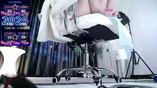 miaomiao-777 online show from February 22, 2025, 1:57 pm