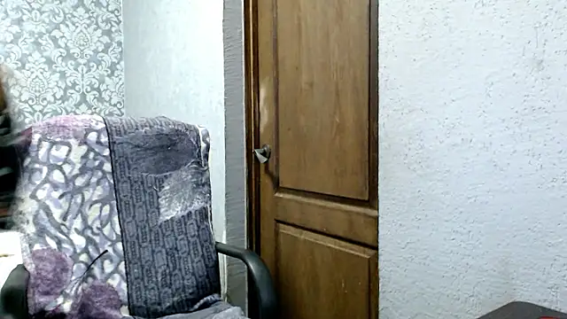 LauraBlan online show from December 5, 2024, 8:33 pm