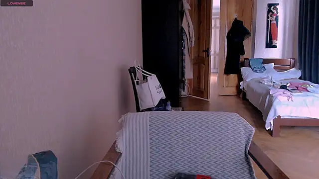  Roselina  online show from March 19, 2025, 6:14 am