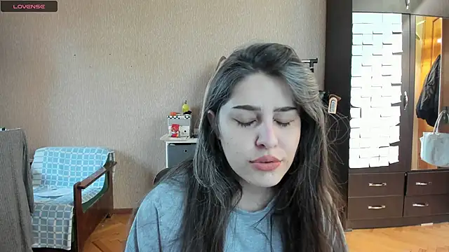 Snapshot of _Roselina_ chatting on May 3, 2026, 10:54 am Roselina online show from May 3, 2026, 10:54 am