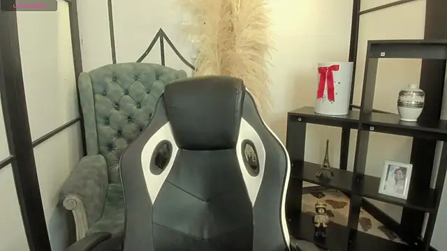 MattThompsonn online show from February 15, 2026, 10:50 pm