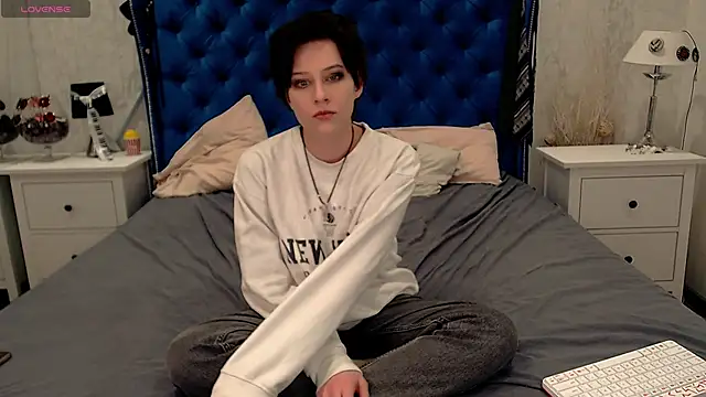 via mayer  online show from December 17, 2025, 7:53 pm