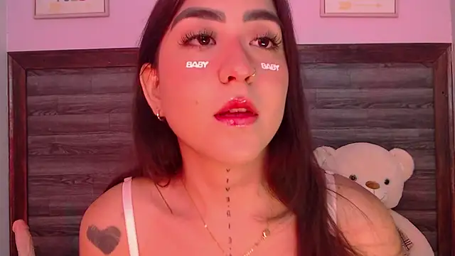 Snapshot of AdaaMillan chatting on February 4, 2026, 8:03 pm AdaaMillan online show from February 4, 2026, 8:03 pm