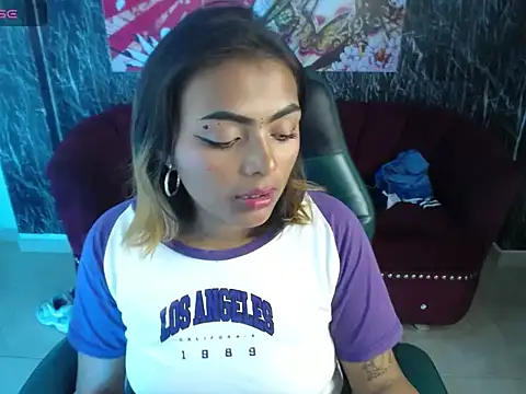 Snapshot of madelein_m chatting on February 4, 2025, 10:24 pm madelein m online show from February 4, 2025, 10:24 pm