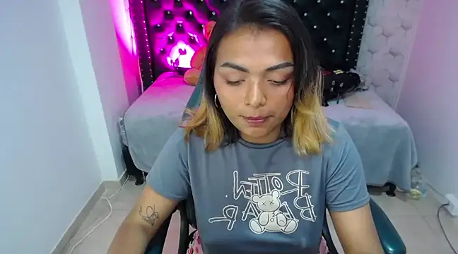Snapshot of madelein_m chatting on February 7, 2025, 4:03 pm madelein m online show from February 7, 2025, 4:03 pm