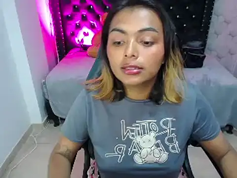 Snapshot of madelein_m chatting on February 7, 2025, 10:09 pm madelein m online show from February 7, 2025, 10:09 pm