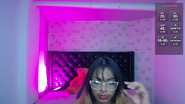 Snapshot of madelein_m chatting on February 19, 2025, 7:27 pm madelein m online show from February 19, 2025, 7:27 pm