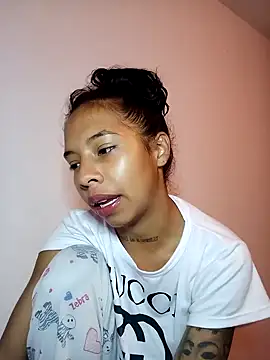 Snapshot of Miss_sparkle00 chatting on February 2, 2025, 6:48 am Miss sparkle00 online show from February 2, 2025, 6:48 am