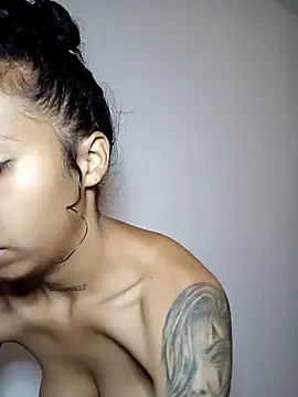 Snapshot of Miss_sparkle00 chatting on February 3, 2025, 5:29 am Miss sparkle00 online show from February 3, 2025, 5:29 am