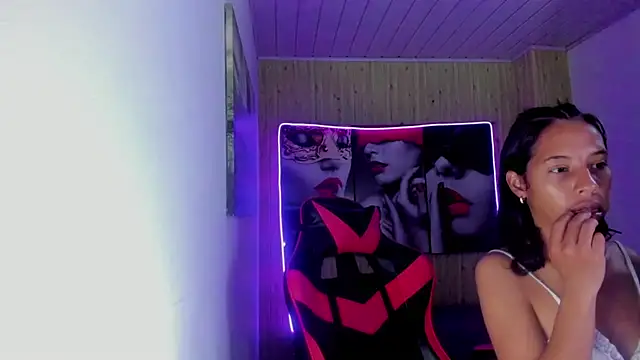 Snapshot of Miss_sparkle00 chatting on September 12, 2025, 4:45 am Miss sparkle00 online show from September 12, 2025, 4:45 am