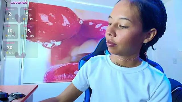 Snapshot of Miss_sparkle00 chatting on September 13, 2025, 5:07 am Miss sparkle00 online show from September 13, 2025, 5:07 am