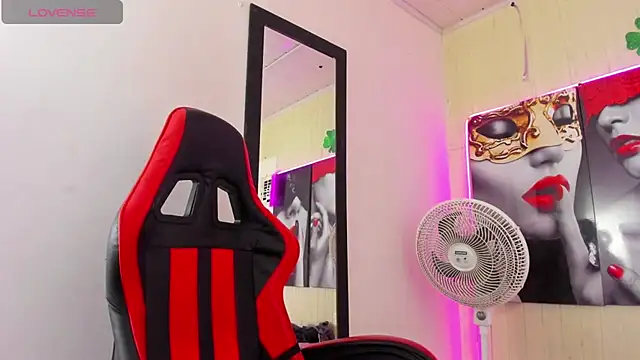 Snapshot of Miss_sparkle00 chatting on October 3, 2025, 4:53 am Miss sparkle00 online show from October 3, 2025, 4:53 am