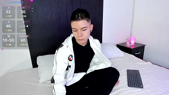 alanblack1 online show from January 30, 2025, 12:37 pm