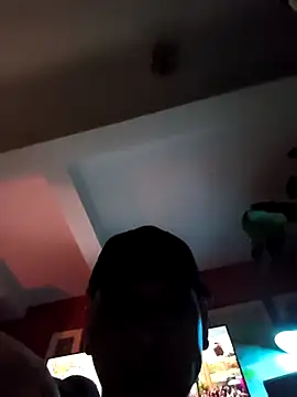 Thomaszz3 online show from May 5, 2026, 2:19 am