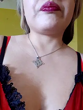 monicavictoria1301 online show from October 31, 2025, 8:43 pm