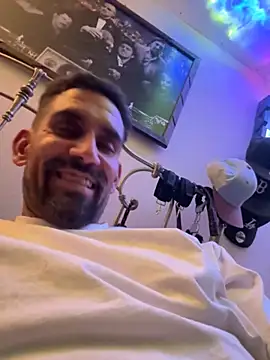 hornycouple818 online show from November 9, 2025, 5:28 am