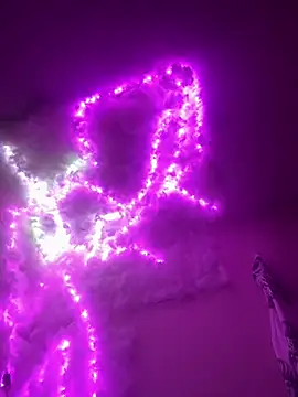 hornycouple818 online show from April 20, 2026, 1:25 pm