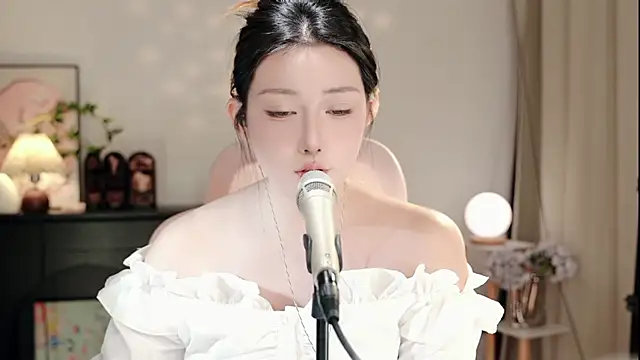 Dou-Dou-er online show from November 12, 2025, 1:44 pm