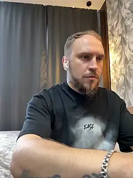 Snapshot of _XxX-XxX_ chatting on September 11, 2025, 9:42 am  XxX-XxX  online show from September 11, 2025, 9:42 am