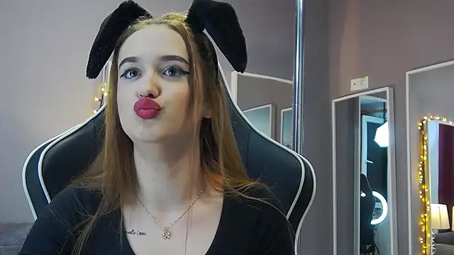 Eva Lovvia  online show from January 23, 2025, 9:18 pm