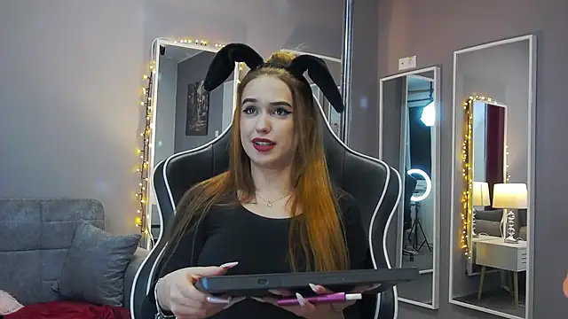 Eva Lovvia  online show from January 24, 2025, 12:20 am