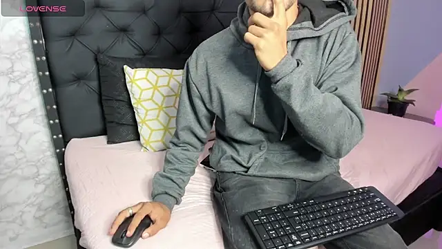 stefany pablo1 online show from March 19, 2025, 1:29 pm