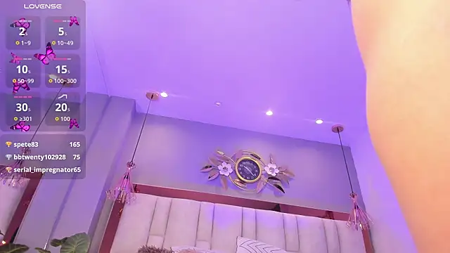 ArianaGolden online show from November 9, 2025, 3:21 pm