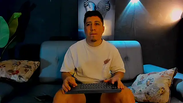 Snapshot of Fraannco chatting on January 25, 2025, 8:42 pm Fraannco online show from January 25, 2025, 8:42 pm