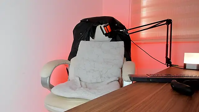 Snapshot of Fraannco chatting on February 20, 2025, 2:35 pm Fraannco online show from February 20, 2025, 2:35 pm