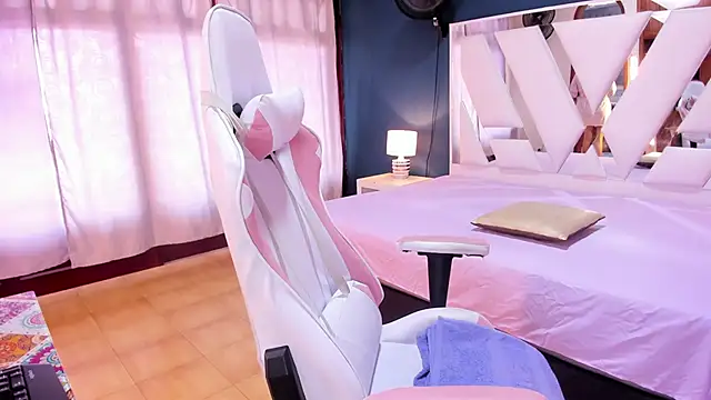 Alondra Cutie online show from January 24, 2025, 6:25 pm