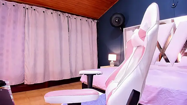 Alondra Cutie online show from January 30, 2025, 6:21 pm