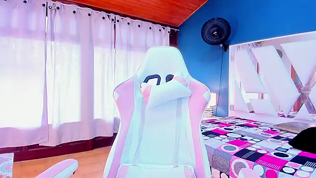 Alondra Cutie online show from March 11, 2025, 6:30 pm