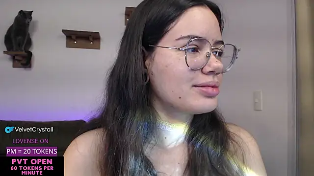 crystalll room online show from September 26, 2025, 3:54 am