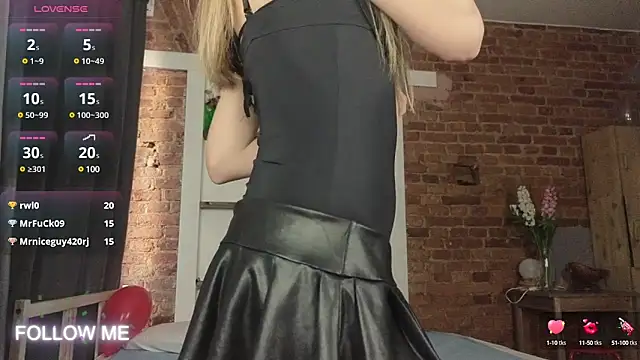 Snapshot of _TiffanyCo_ chatting on February 4, 2025, 9:17 am  TiffanyCo  online show from February 4, 2025, 9:17 am