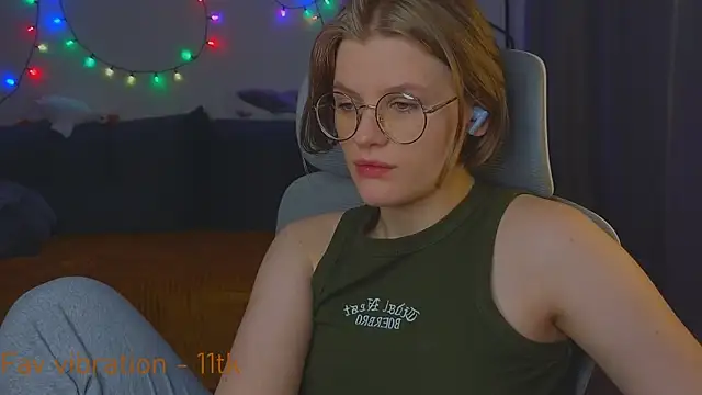  JessieVibes online show from October 25, 2025, 2:46 pm