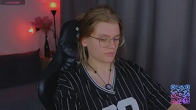  JessieVibes online show from June 9, 2026, 1:45 pm
