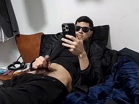 PerroDemonioHot online show from February 3, 2026, 6:13 pm