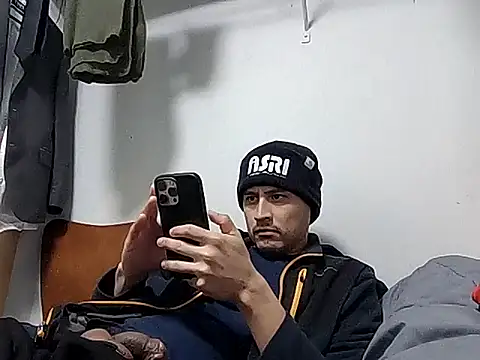 PerroDemonioHot online show from February 7, 2026, 10:35 pm