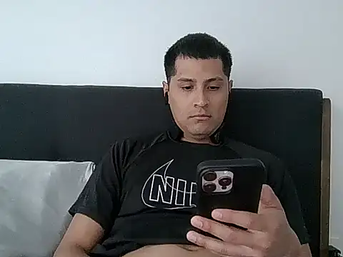 PerroDemonioHot online show from April 12, 2026, 9:31 pm