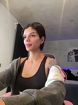 Snapshot of Rosariolovex chatting on February 21, 2025, 11:44 am Rosariolovex online show from February 21, 2025, 11:44 am