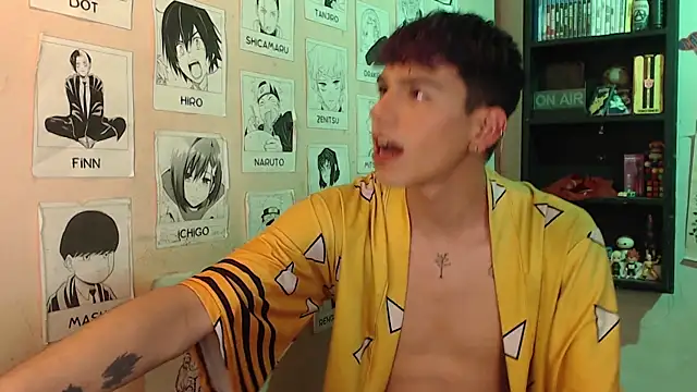 Snapshot of Mickey_Magic chatting on February 18, 2025, 7:41 pm Mickey Magic online show from February 18, 2025, 7:41 pm